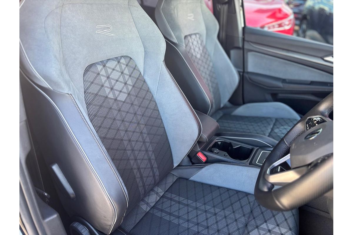 2021 Volkswagen Golf 110TSI R-Line 8