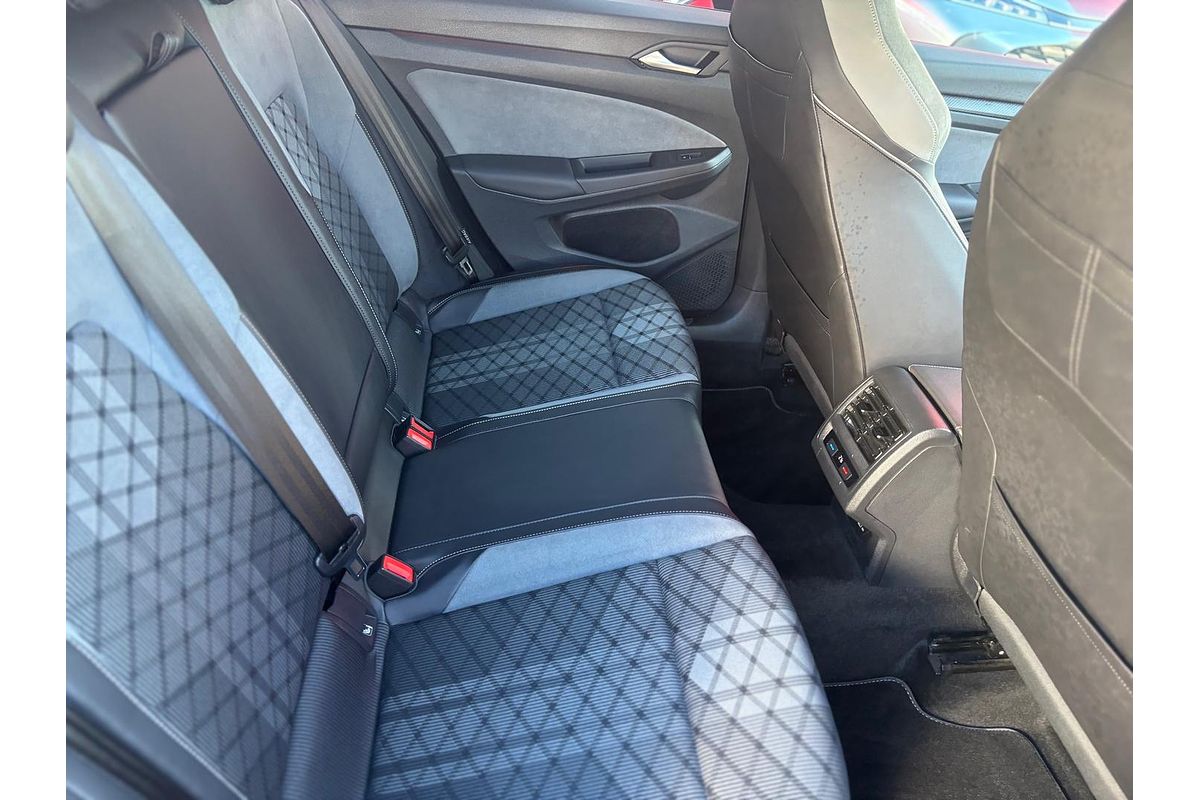 2021 Volkswagen Golf 110TSI R-Line 8