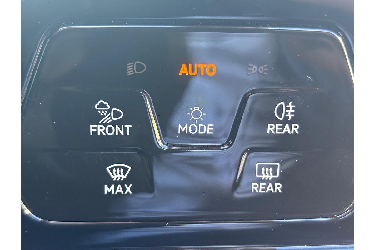 2021 Volkswagen Golf 110TSI R-Line 8