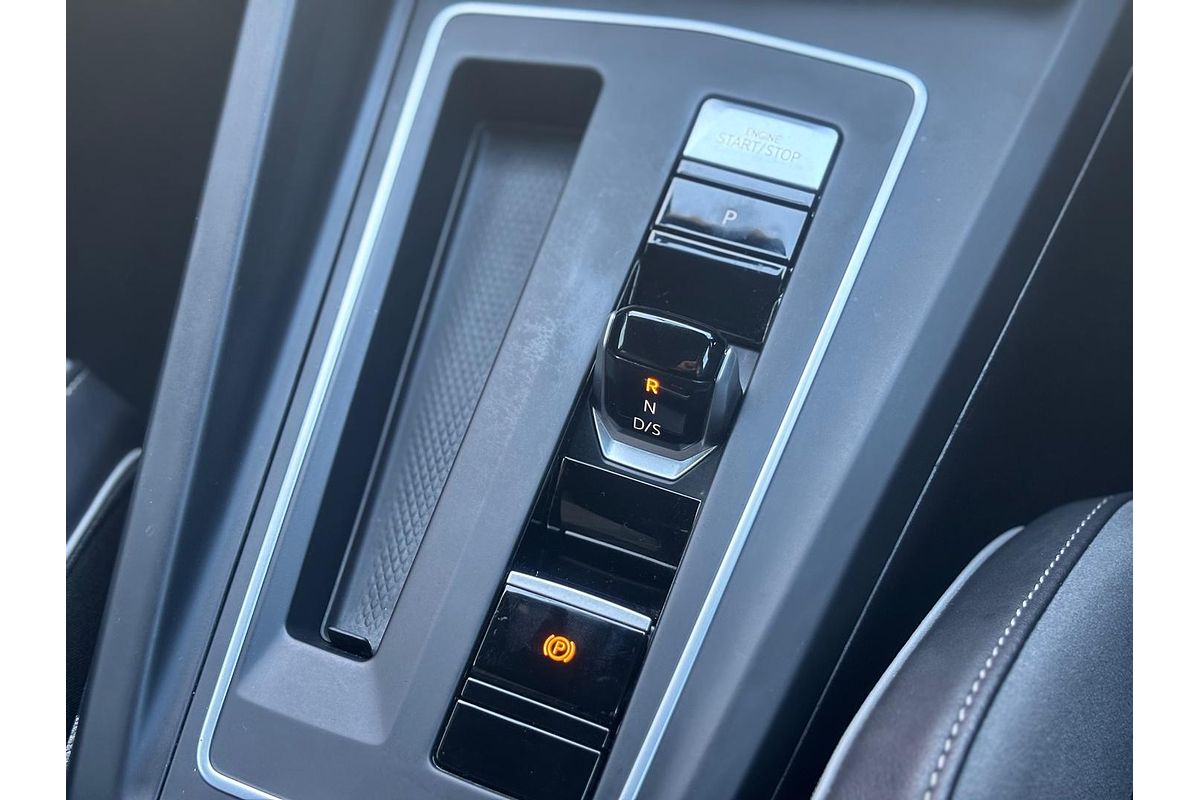 2021 Volkswagen Golf 110TSI R-Line 8