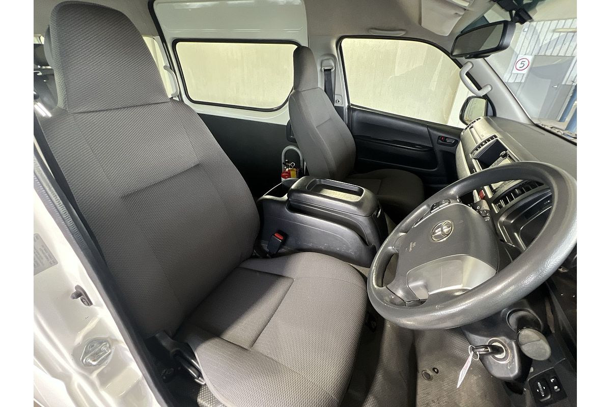 2018 Toyota Hiace Commuter KDH223R