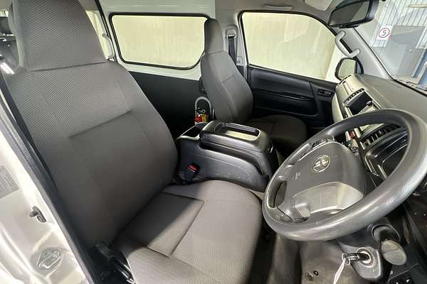 2018 Toyota Hiace Commuter KDH223R
