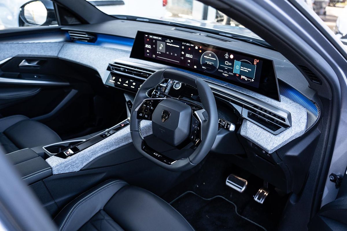 2025 Peugeot 5008 GT Premium Hybrid P74