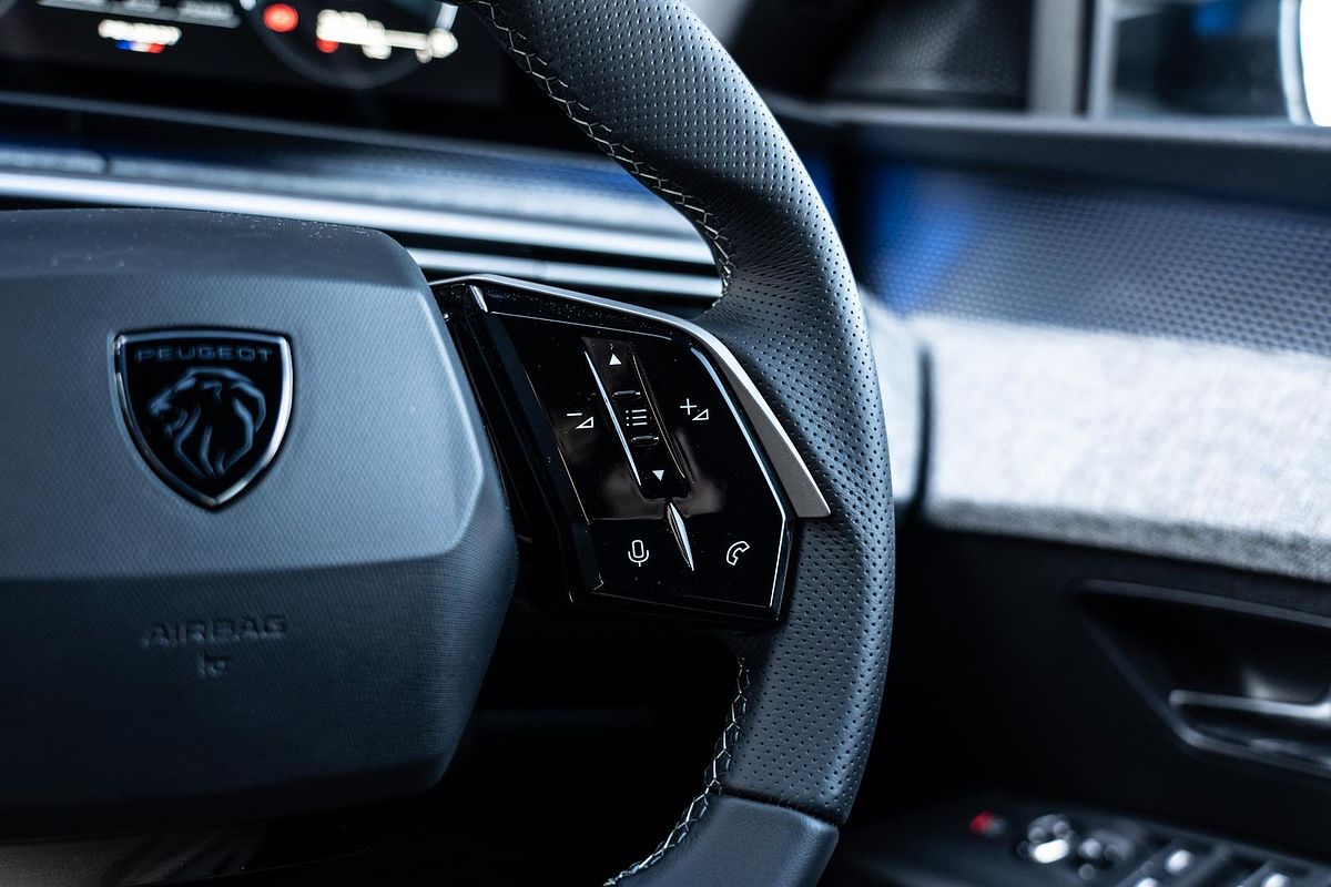 2025 Peugeot 5008 GT Premium Hybrid P74