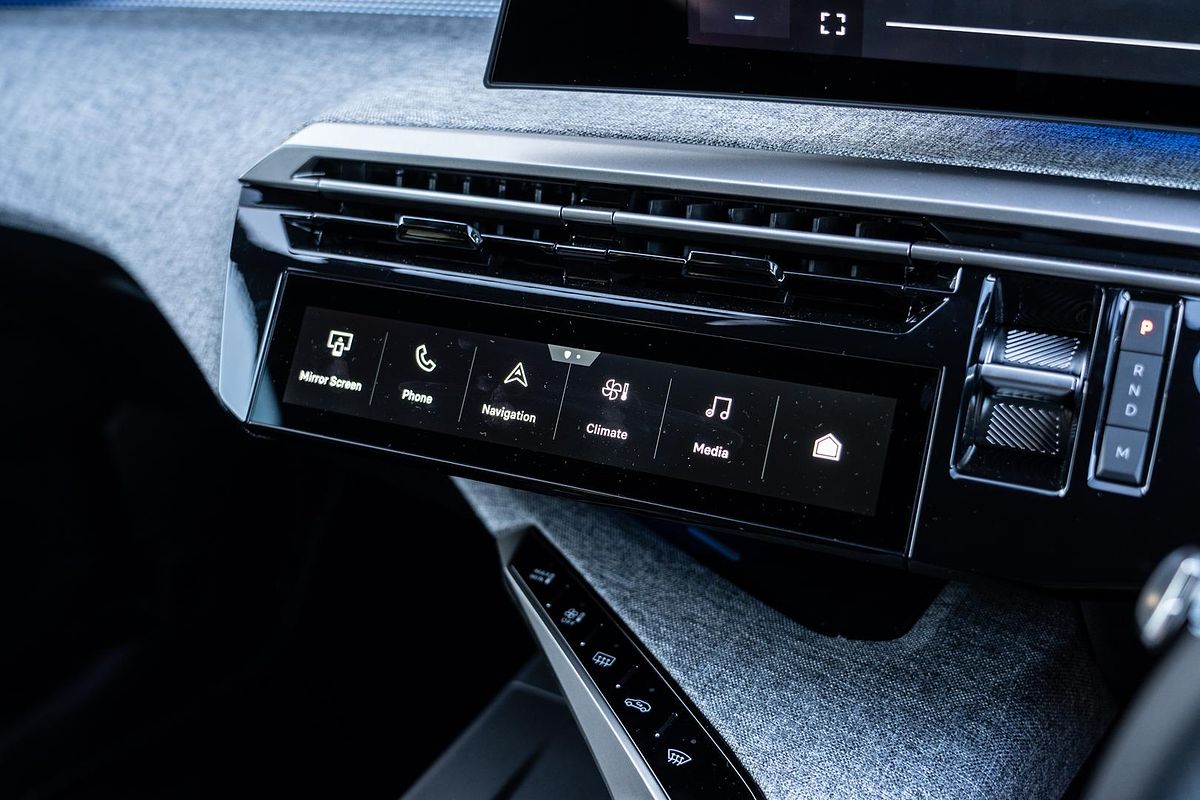2025 Peugeot 5008 GT Premium Hybrid P74