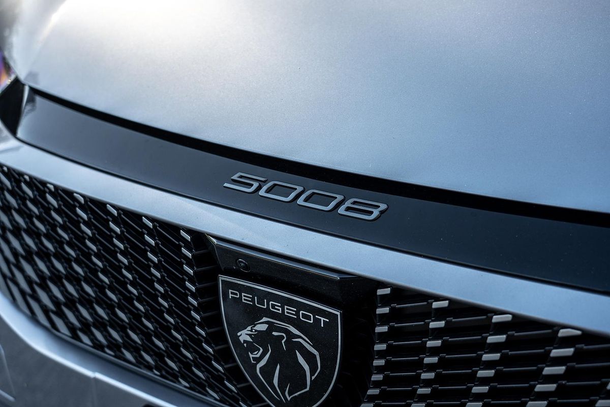 2025 Peugeot 5008 GT Premium Hybrid P74