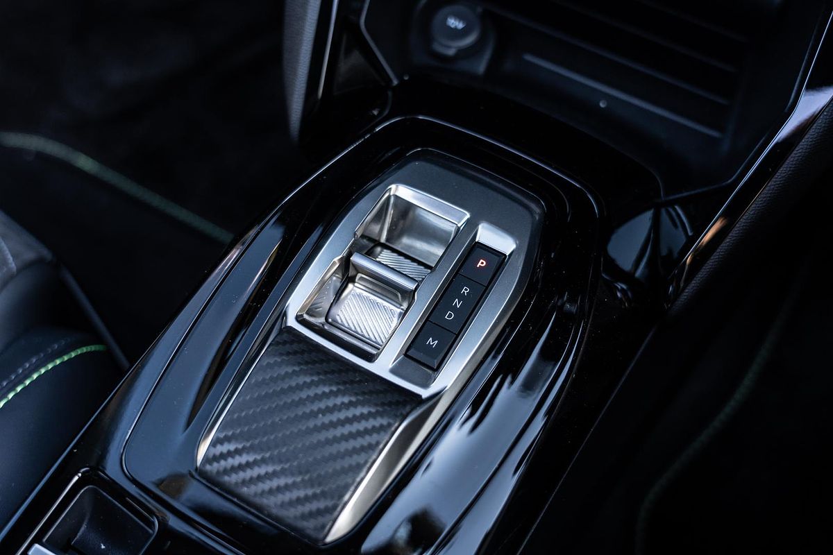 2025 Peugeot 2008 GT Hybrid P24