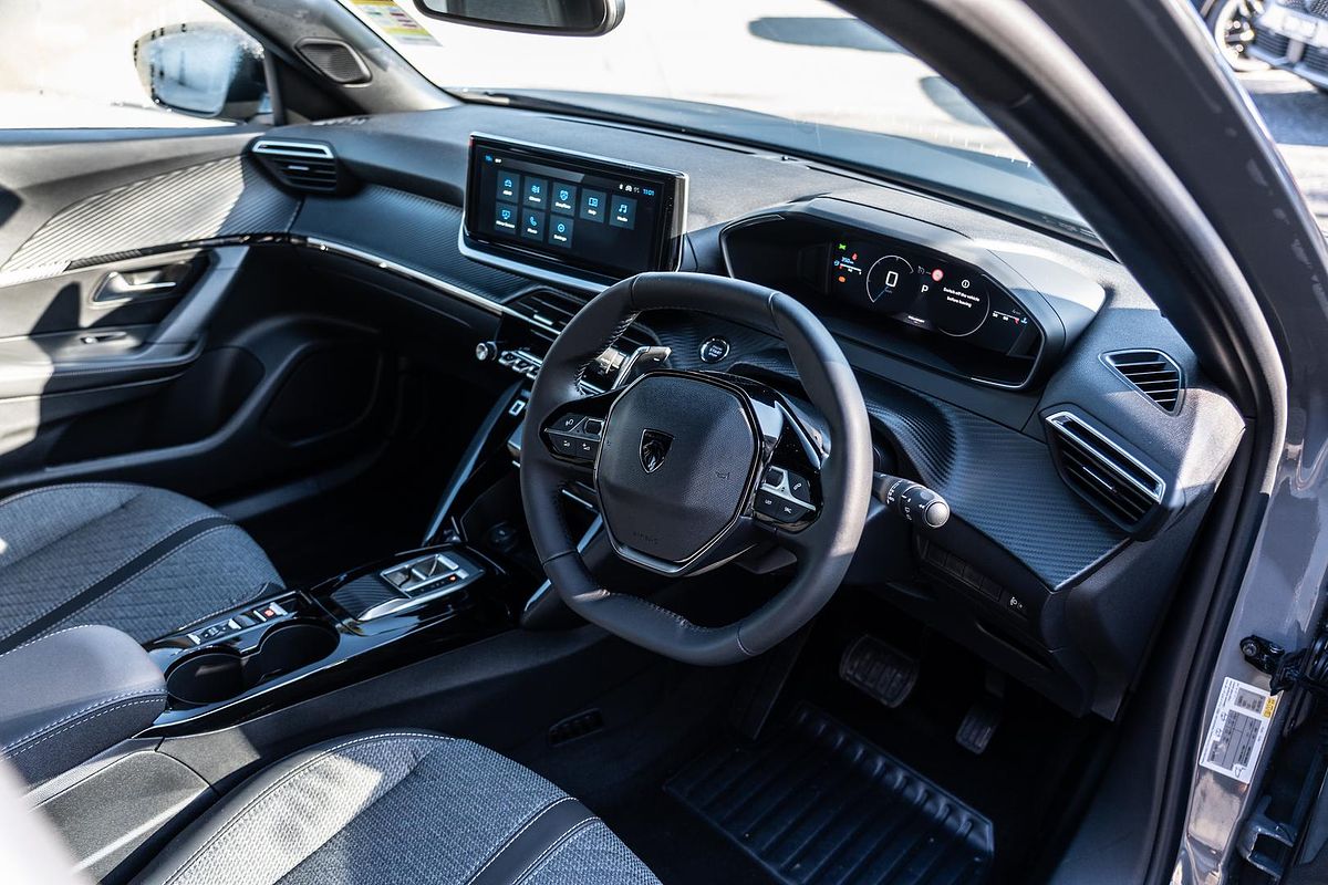 2025 Peugeot 2008 Allure Hybrid P24