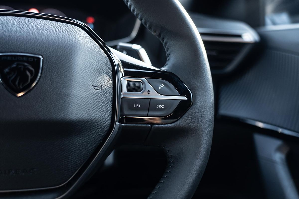 2025 Peugeot 2008 Allure Hybrid P24