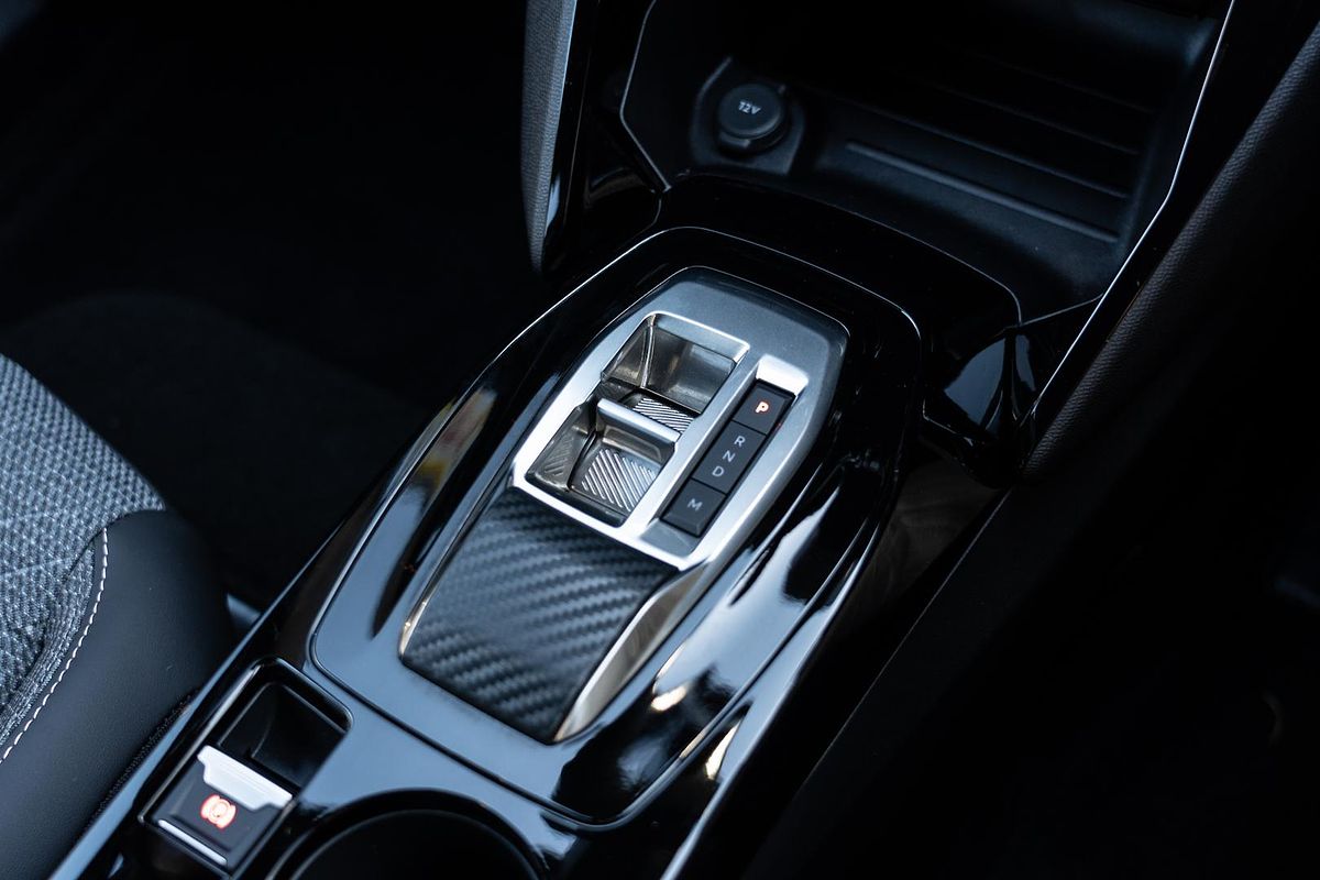 2025 Peugeot 2008 Allure Hybrid P24