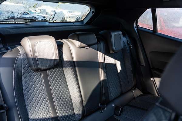 2025 Peugeot 2008 Allure Hybrid P24