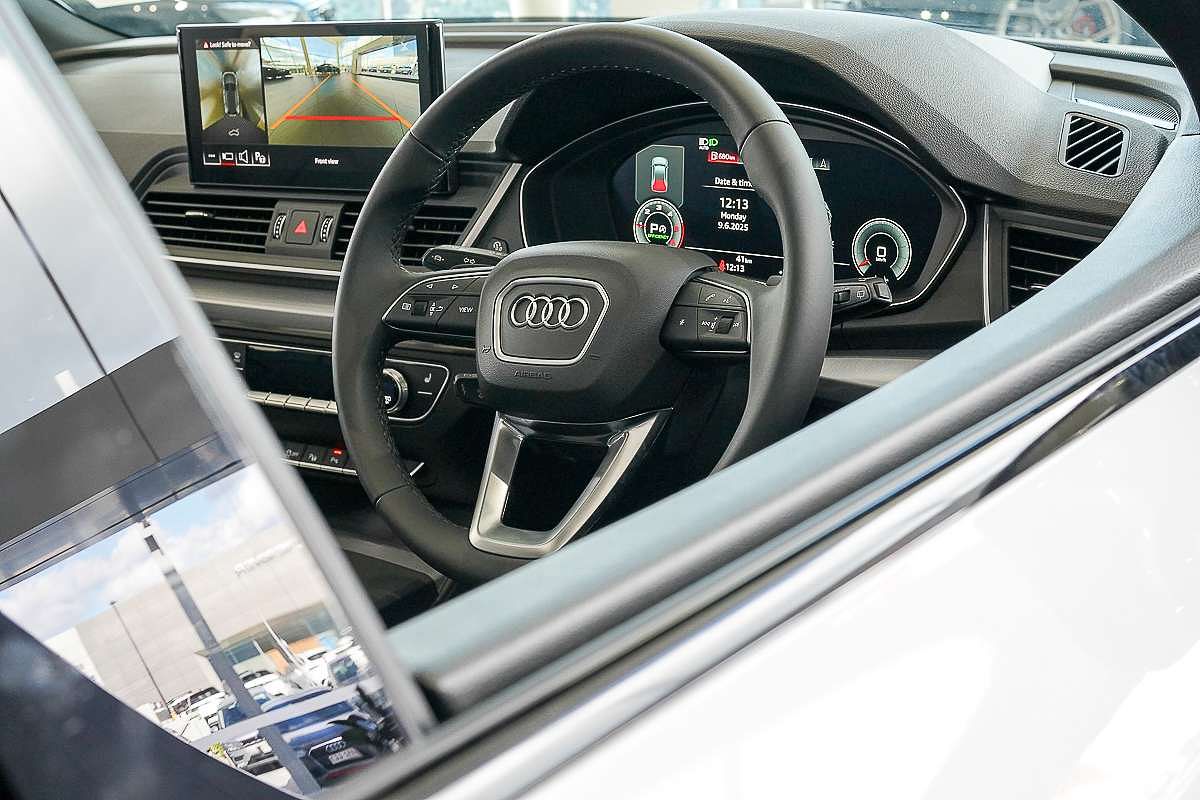 2024 Audi Q5 40 TDI Sport FY