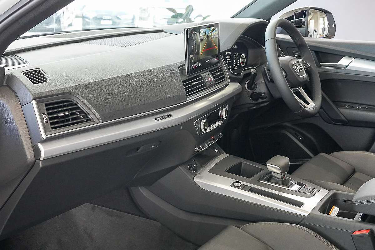 2024 Audi Q5 40 TDI Sport FY