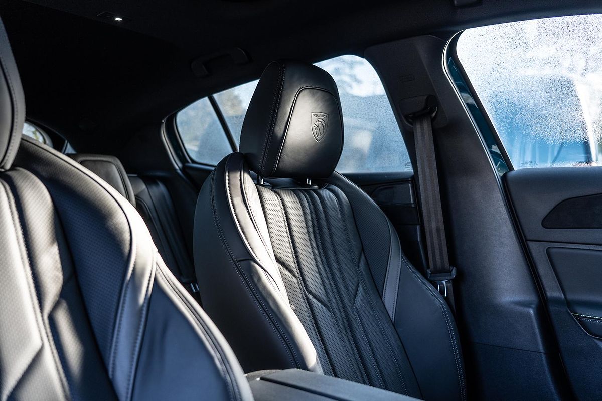 2025 Peugeot 408 GT Premium Hybrid P54