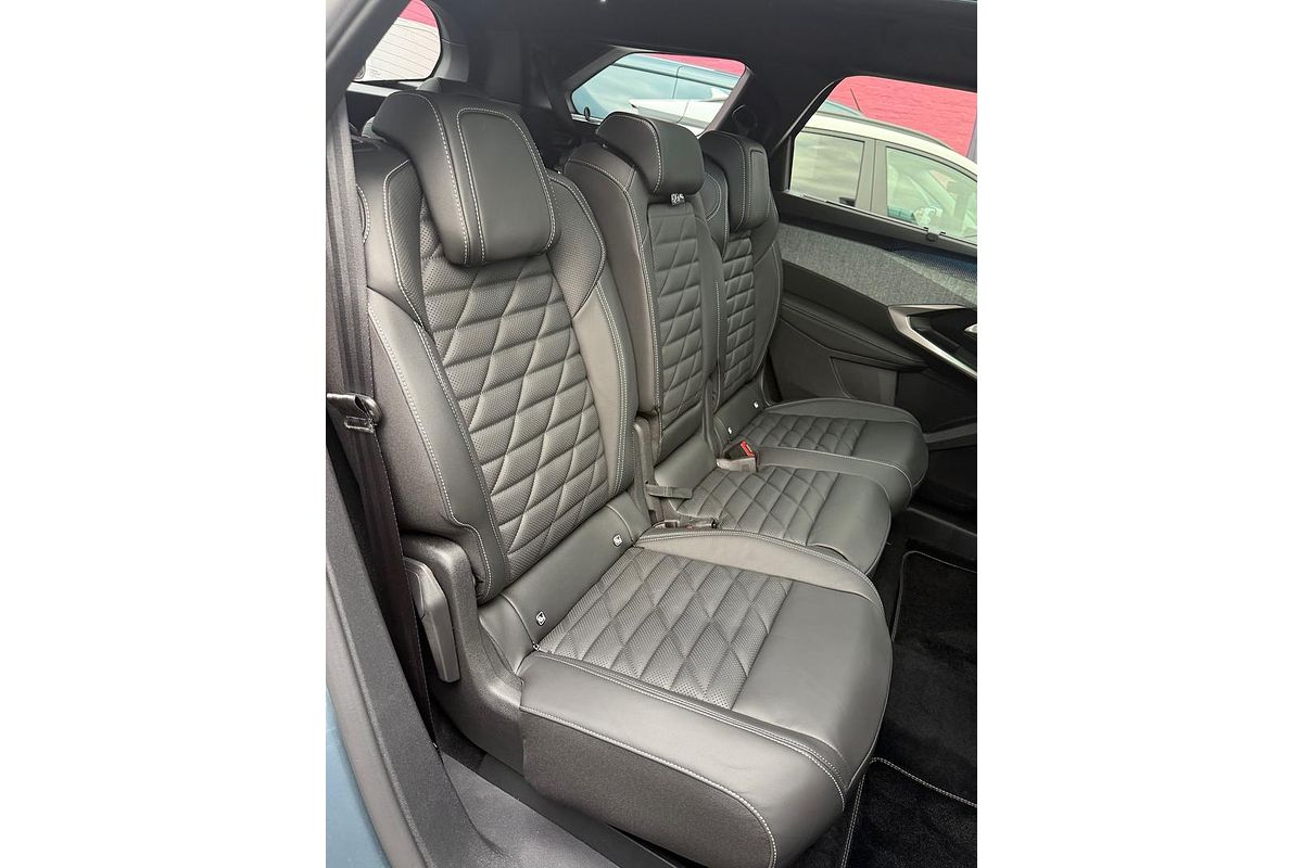 2025 Peugeot 5008 GT Premium Hybrid P74