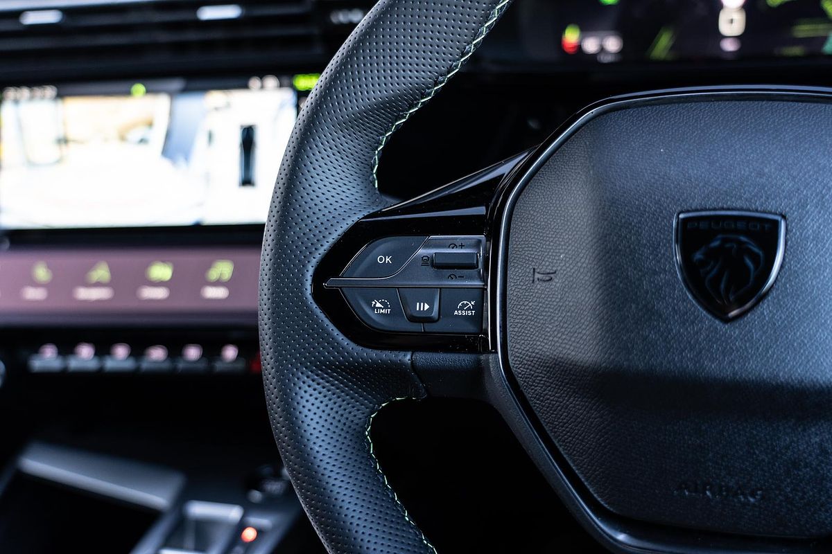 2025 Peugeot 408 GT Premium Hybrid P54