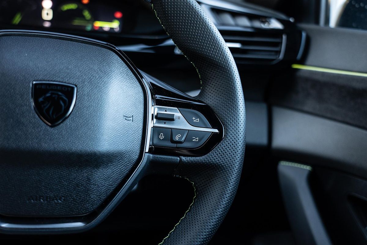 2025 Peugeot 408 GT Premium Hybrid P54