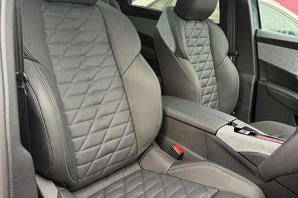 2025 Peugeot 5008 GT Premium Hybrid P74