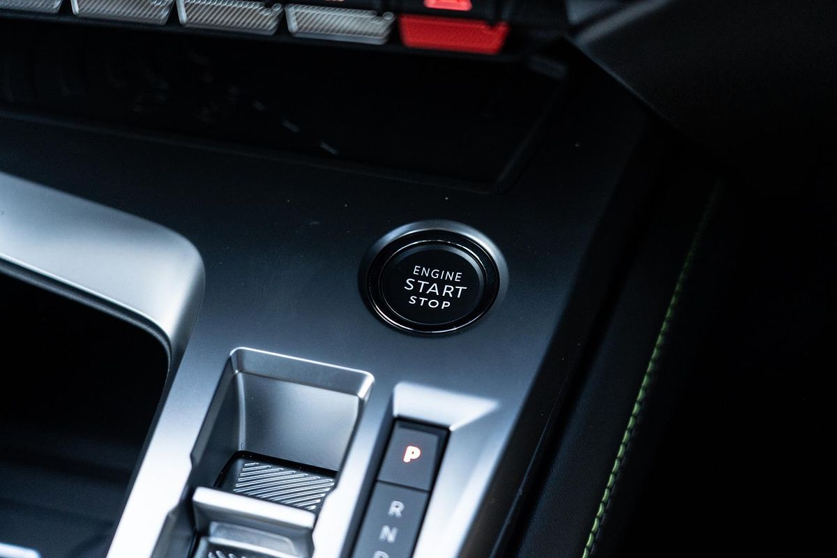 2025 Peugeot 408 GT Premium Hybrid P54