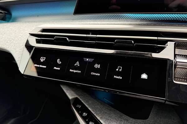 2025 Peugeot 5008 GT Premium Hybrid P74