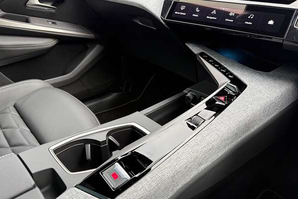 2025 Peugeot 5008 GT Premium Hybrid P74