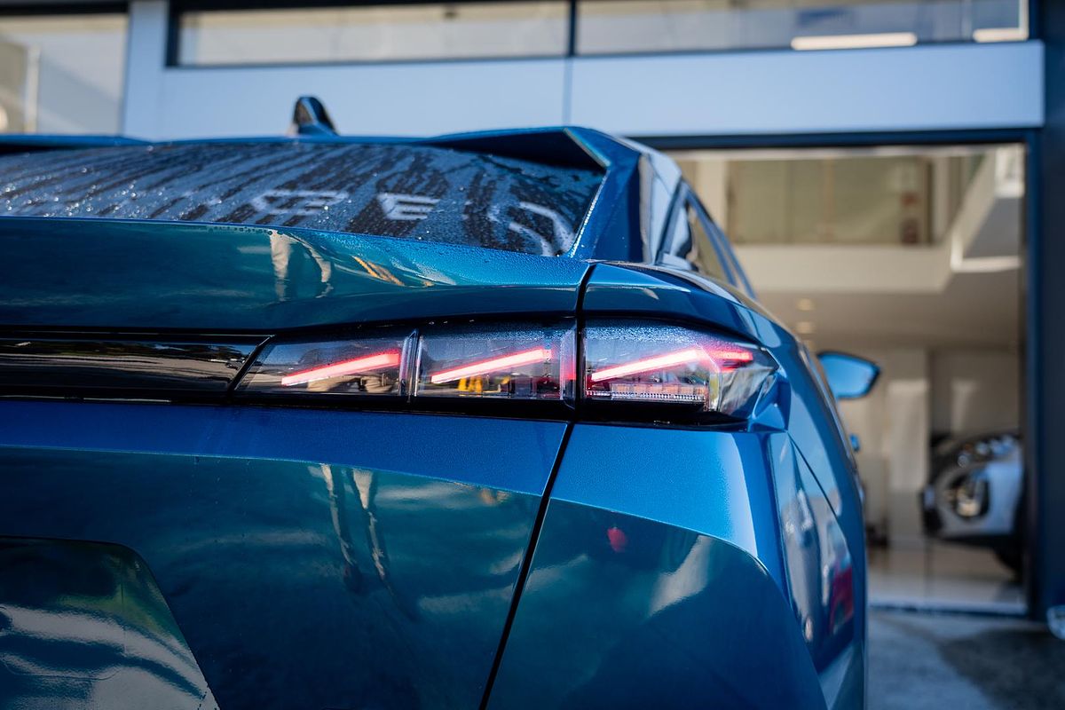 2025 Peugeot 408 GT Premium Hybrid P54