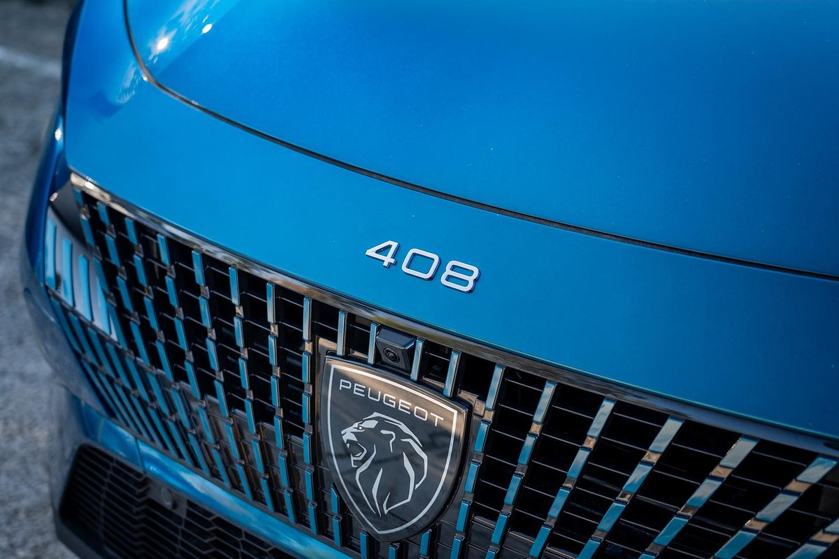 2025 Peugeot 408 GT Premium Hybrid P54