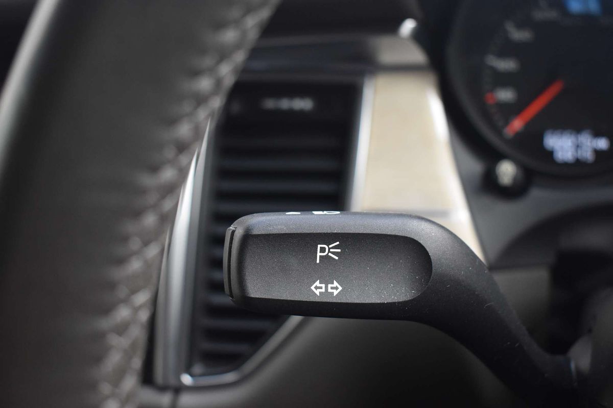 2015 Porsche Macan Turbo 95B