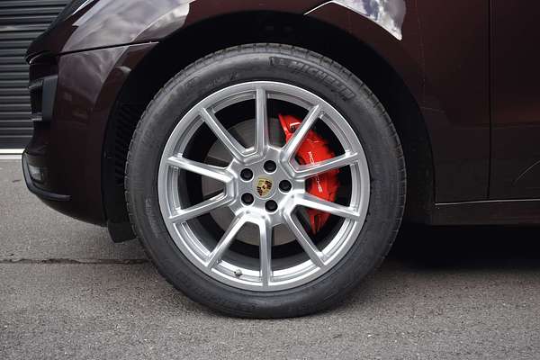 2015 Porsche Macan Turbo 95B