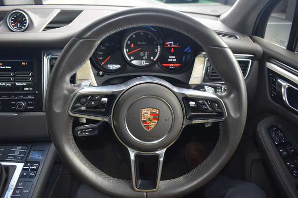 2015 Porsche Macan Turbo 95B