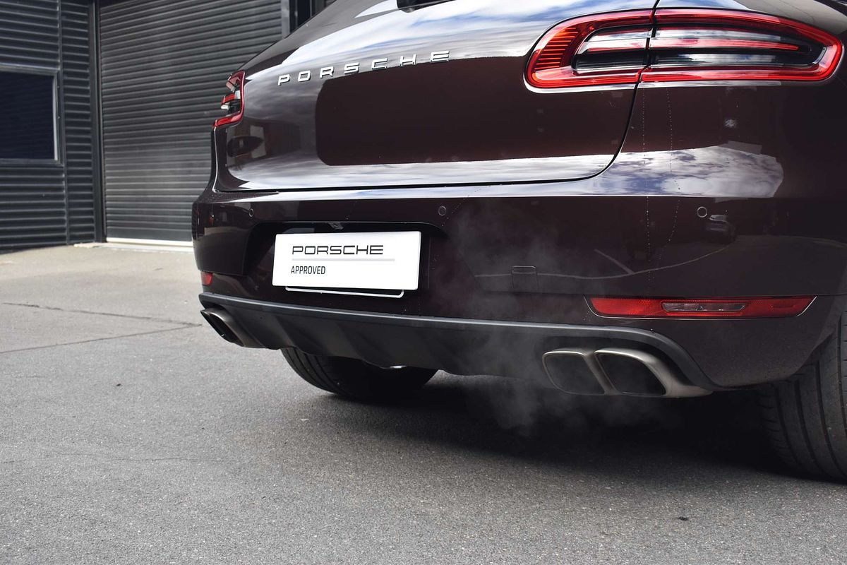 2015 Porsche Macan Turbo 95B