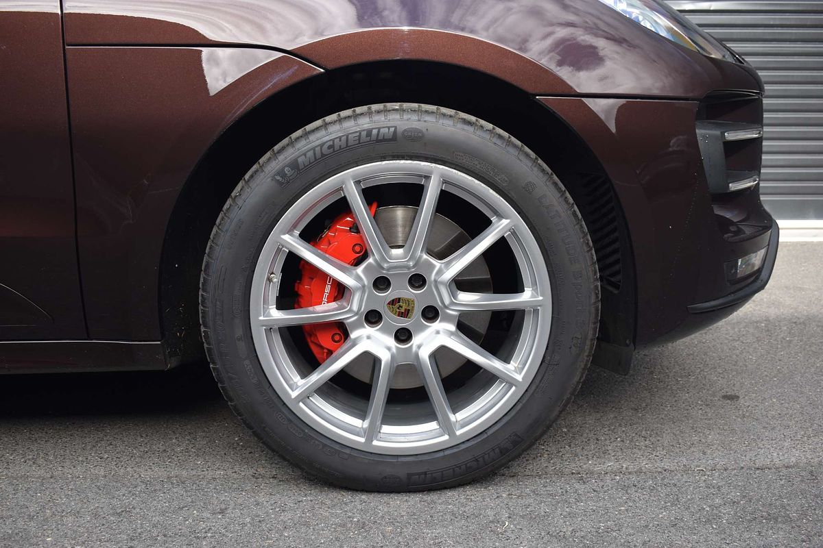 2015 Porsche Macan Turbo 95B