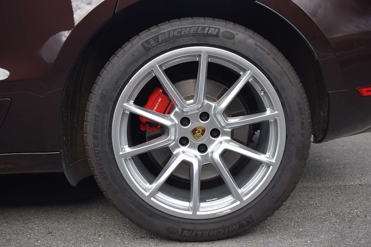 2015 Porsche Macan Turbo 95B
