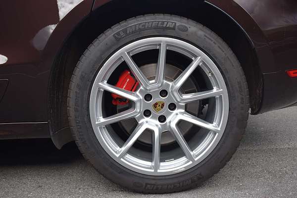 2015 Porsche Macan Turbo 95B