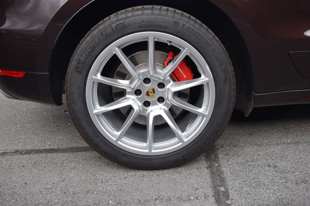 2015 Porsche Macan Turbo 95B