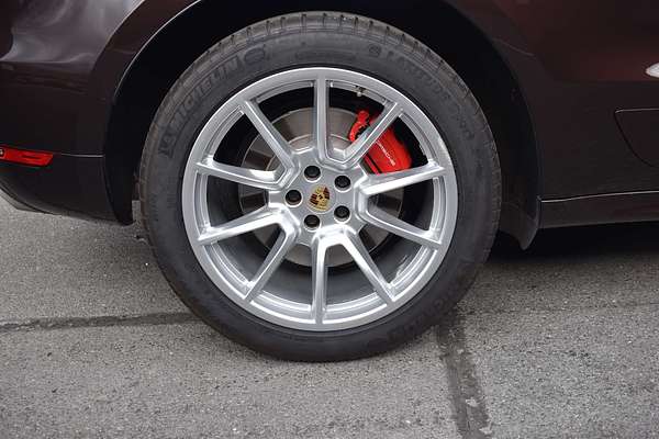 2015 Porsche Macan Turbo 95B