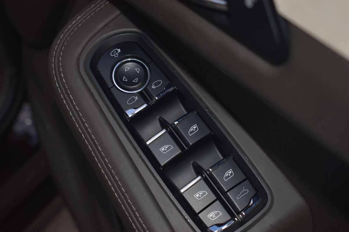 2015 Porsche Macan Turbo 95B