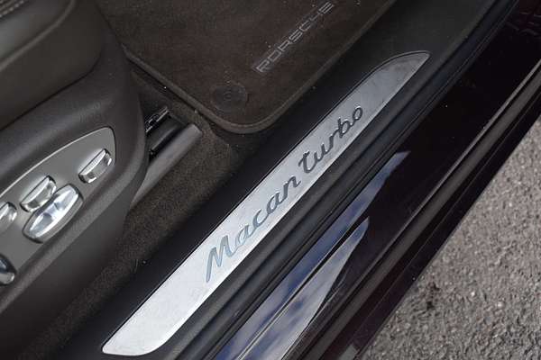 2015 Porsche Macan Turbo 95B