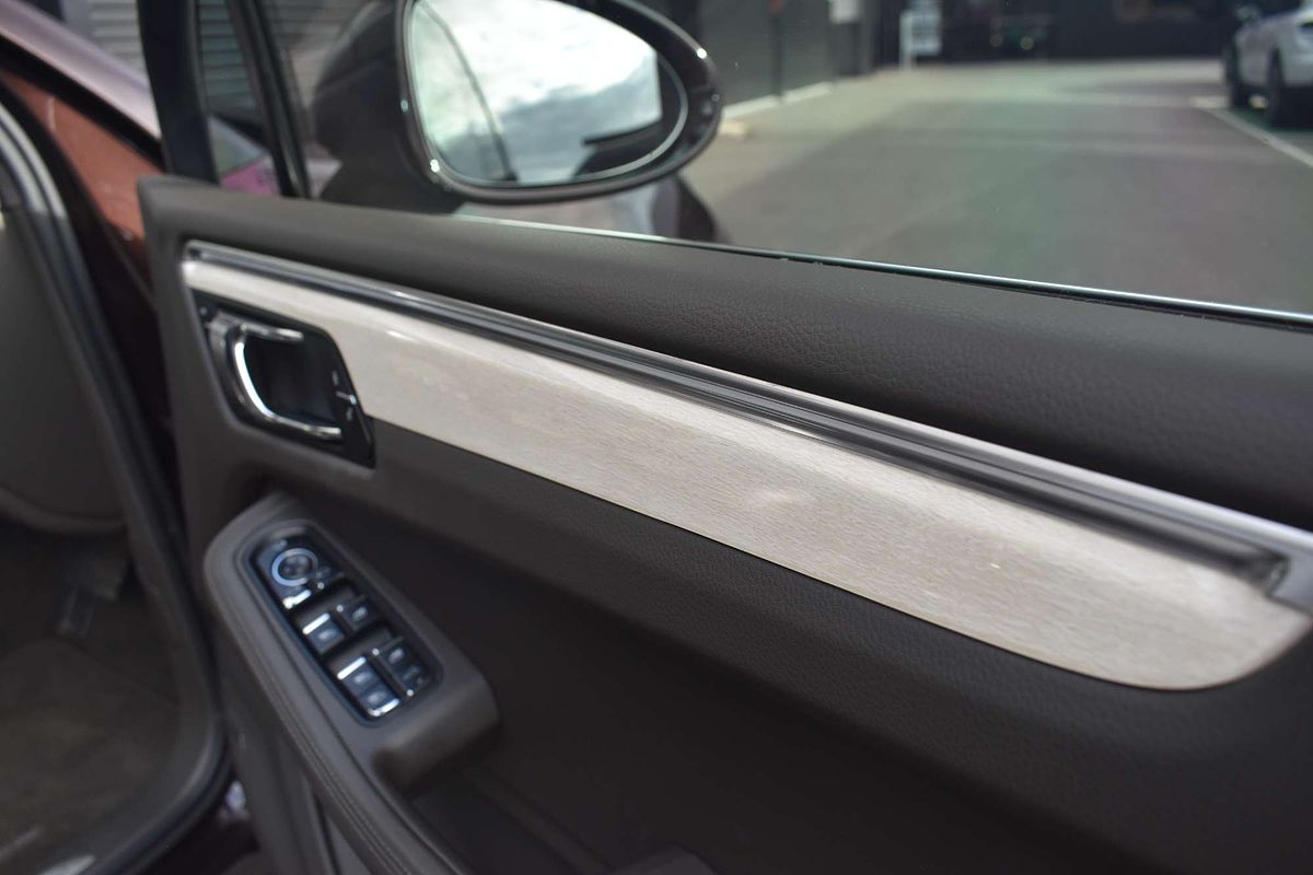 2015 Porsche Macan Turbo 95B