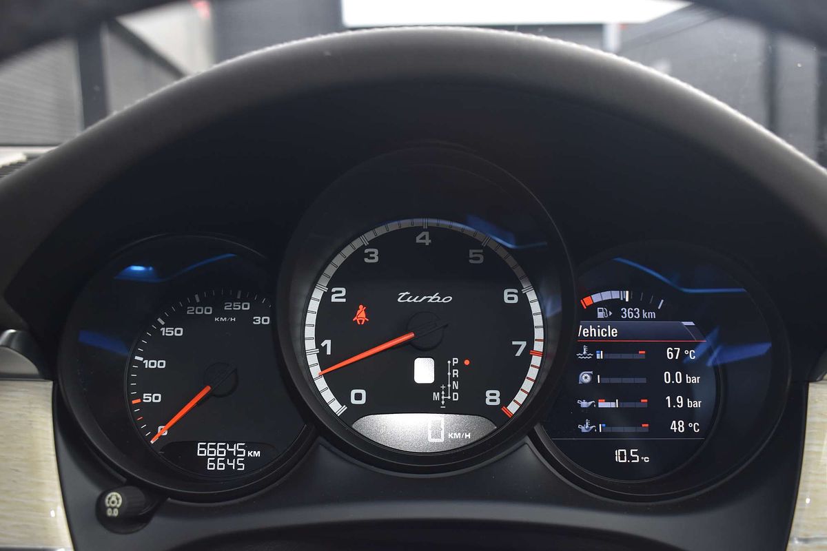 2015 Porsche Macan Turbo 95B