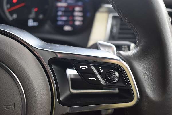 2015 Porsche Macan Turbo 95B