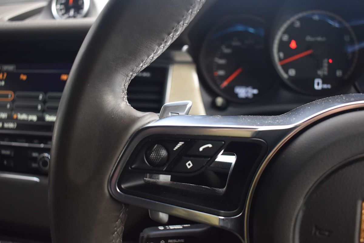 2015 Porsche Macan Turbo 95B