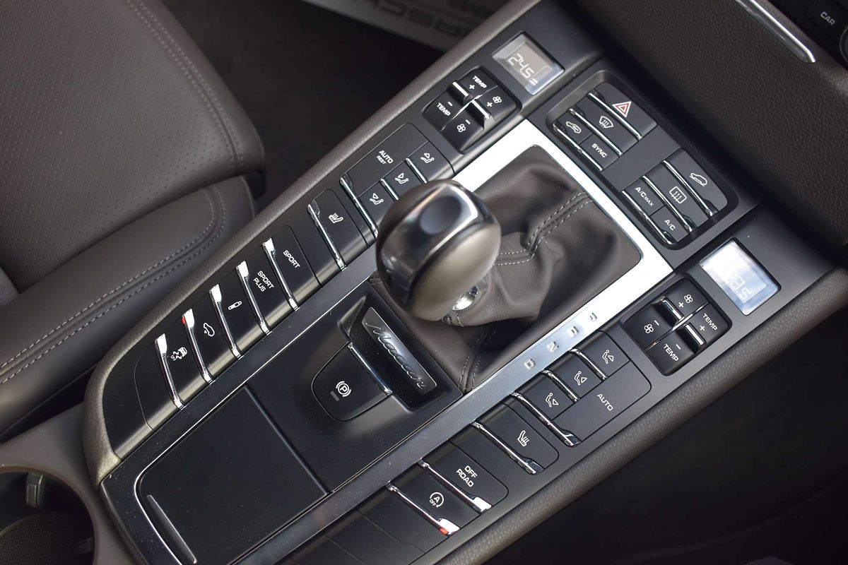 2015 Porsche Macan Turbo 95B