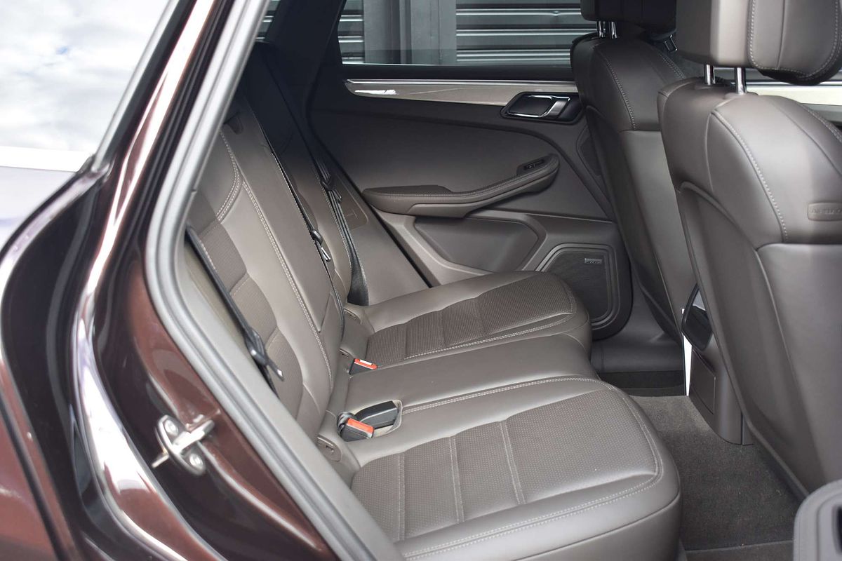 2015 Porsche Macan Turbo 95B