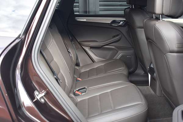 2015 Porsche Macan Turbo 95B