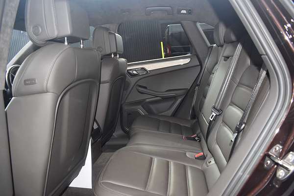 2015 Porsche Macan Turbo 95B