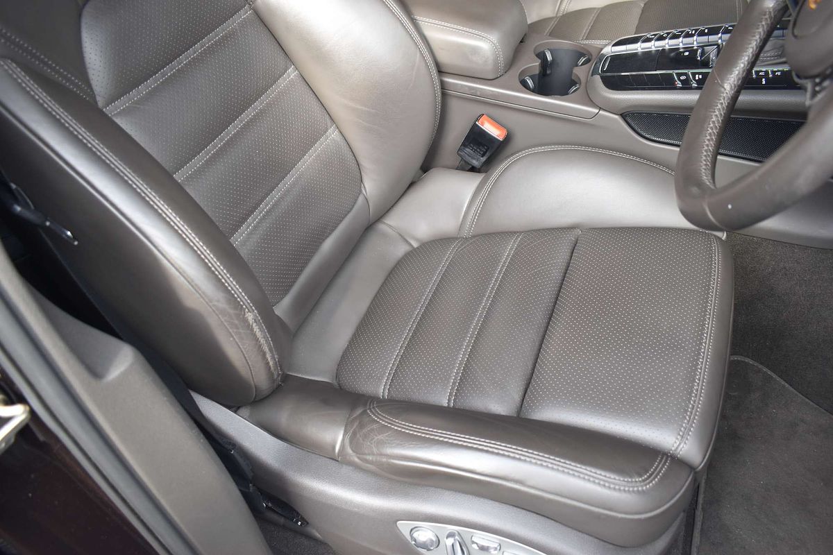2015 Porsche Macan Turbo 95B