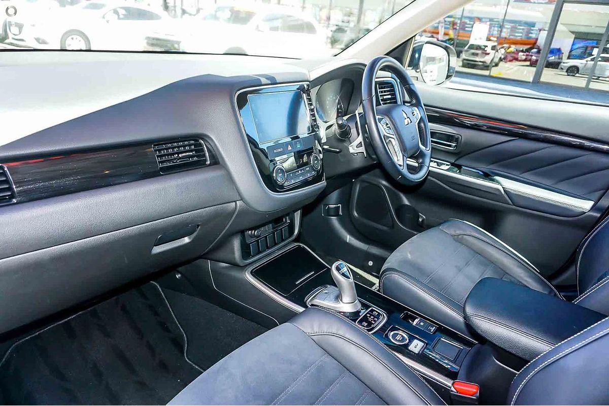 2017 Mitsubishi Outlander PHEV LS ZK