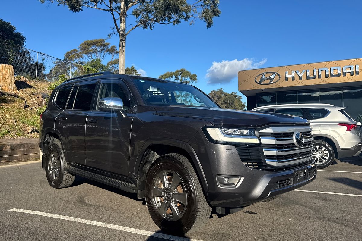 2022 Toyota Landcruiser Sahara FJA300R