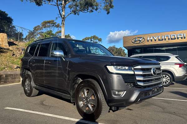 2022 Toyota Landcruiser Sahara FJA300R